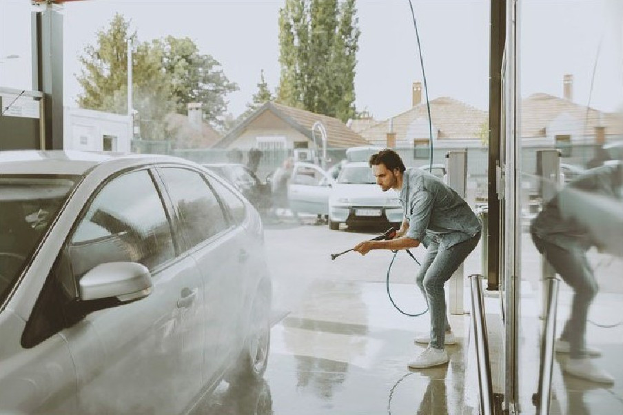 Jak myć samochód aktywną pianą?