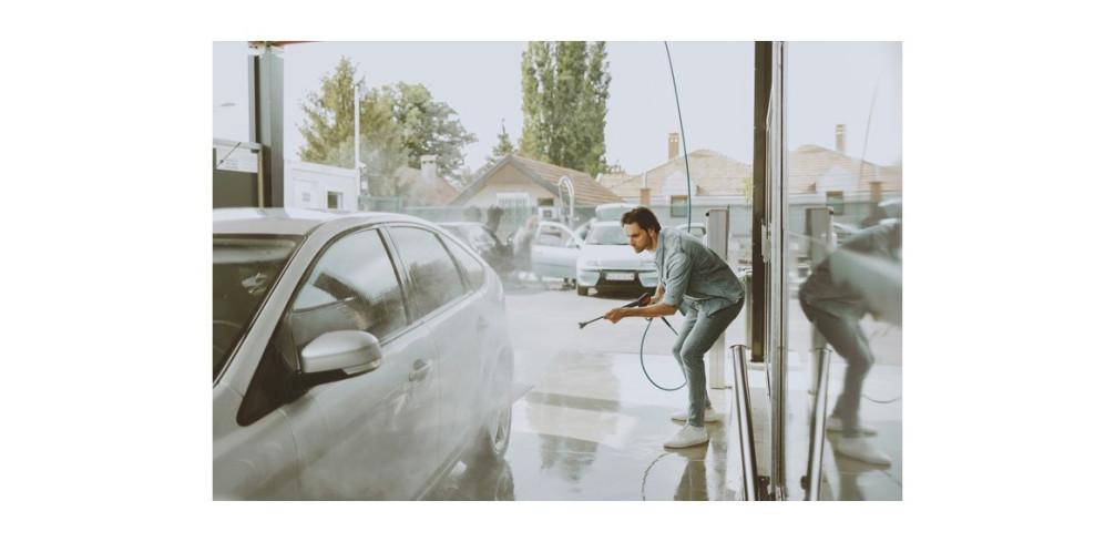 Jak myć samochód aktywną pianą?