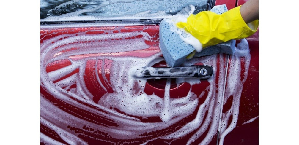 Chemia czyszcząca do samochodu. 5 produktów, które musisz mieć