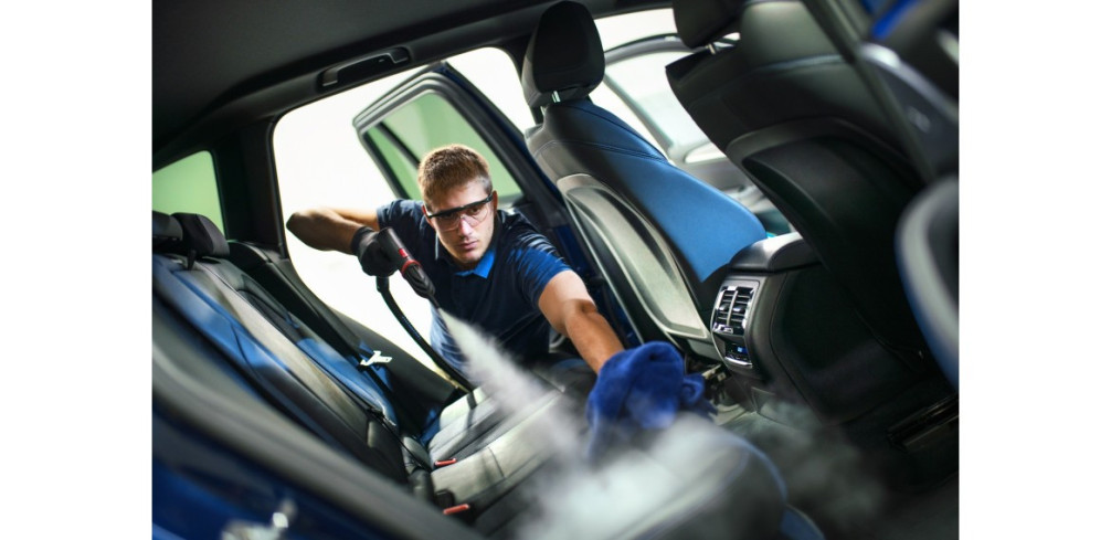 Jak wyczyścić fotel z alcantary?