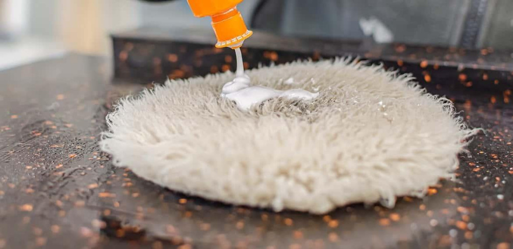 Co powinna mieć w składzie pasta do polerowania auta?