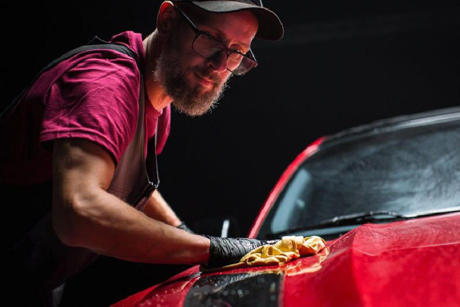 Czy glinkowanie powoduje rysy na lakierze?