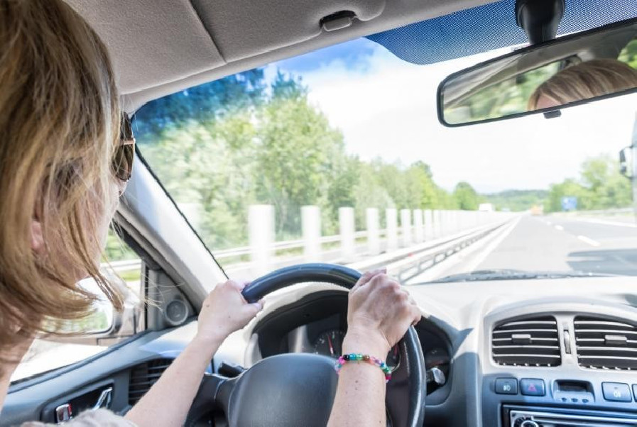 Wpływ niewidzialnych wycieraczek na bezpieczeństwo podróżowania